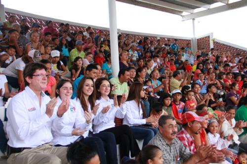 Gabriel De la Garza, festeja a los niños de Matamoros